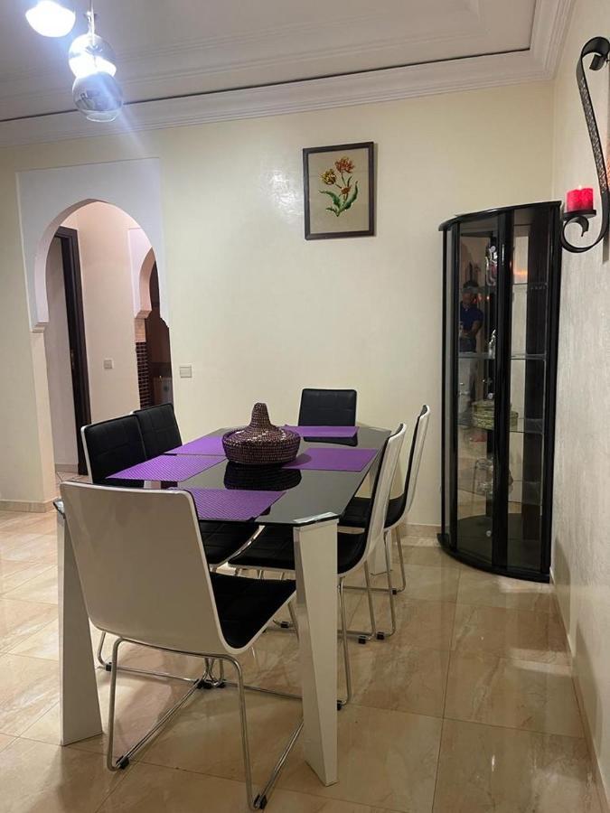 Magnifique Appartement Spacieux Confort Propre Familial 2 Chambres Salon Et Salle A Manger A 20Mn A Pied De Place Jemaa El Fina 4 Piscines Dans Espace De Golf A 12 Mn En Voitures L Entree Est Gratuit Pour La Clientele Ouvert Entre 10H Et 20H Marrakesh Exterior photo