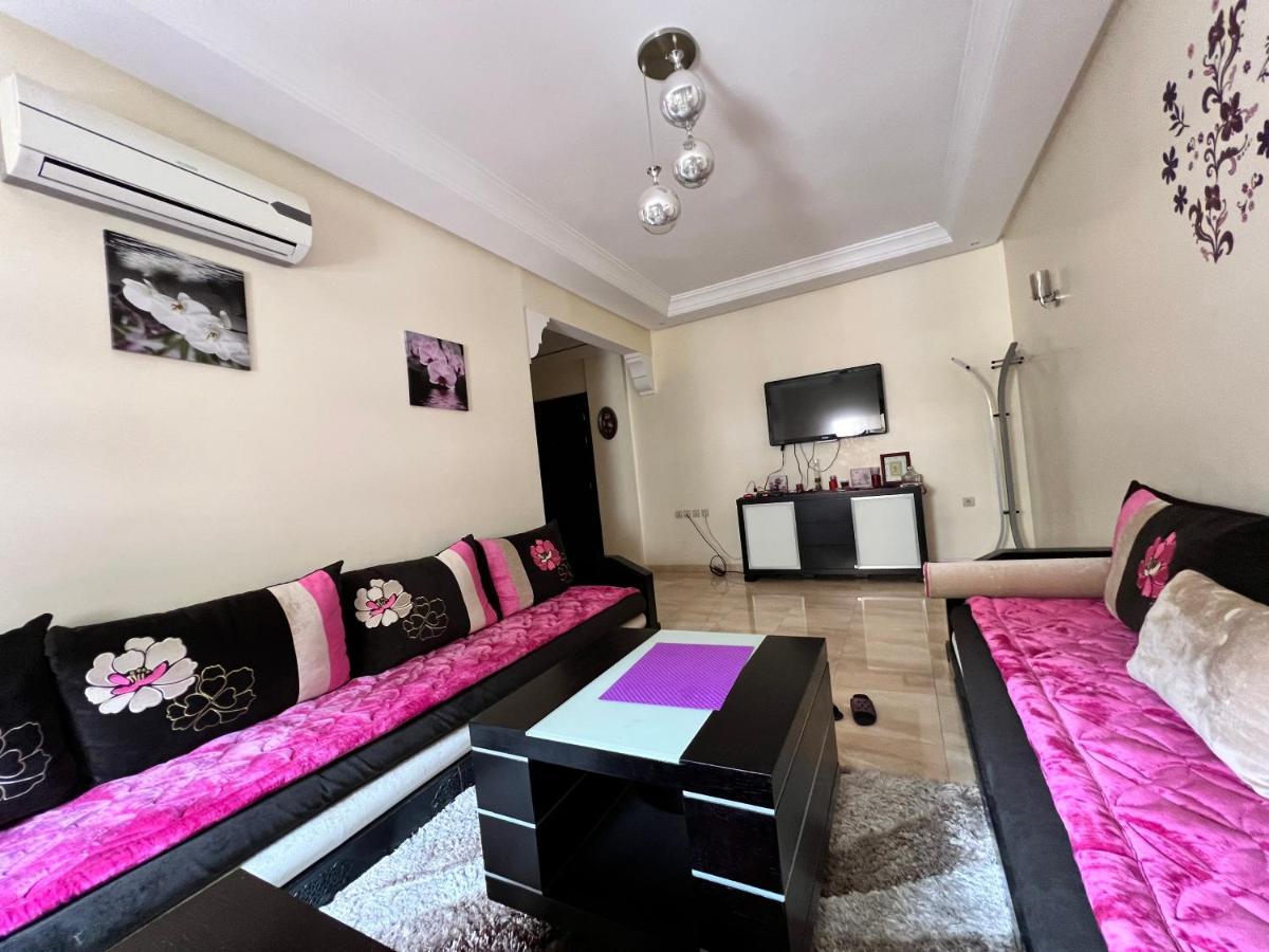 Magnifique Appartement Spacieux Confort Propre Familial 2 Chambres Salon Et Salle A Manger A 20Mn A Pied De Place Jemaa El Fina 4 Piscines Dans Espace De Golf A 12 Mn En Voitures L Entree Est Gratuit Pour La Clientele Ouvert Entre 10H Et 20H Marrakesh Exterior photo