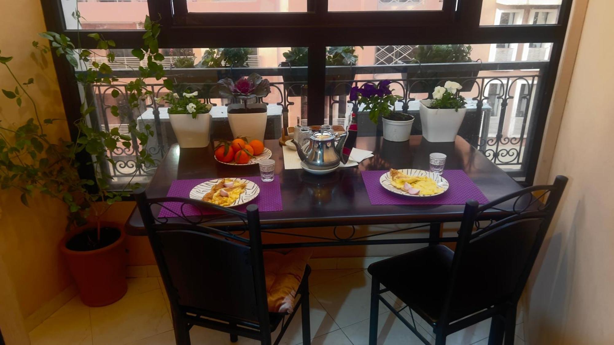 Magnifique Appartement Spacieux Confort Propre Familial 2 Chambres Salon Et Salle A Manger A 20Mn A Pied De Place Jemaa El Fina 4 Piscines Dans Espace De Golf A 12 Mn En Voitures L Entree Est Gratuit Pour La Clientele Ouvert Entre 10H Et 20H Marrakesh Exterior photo