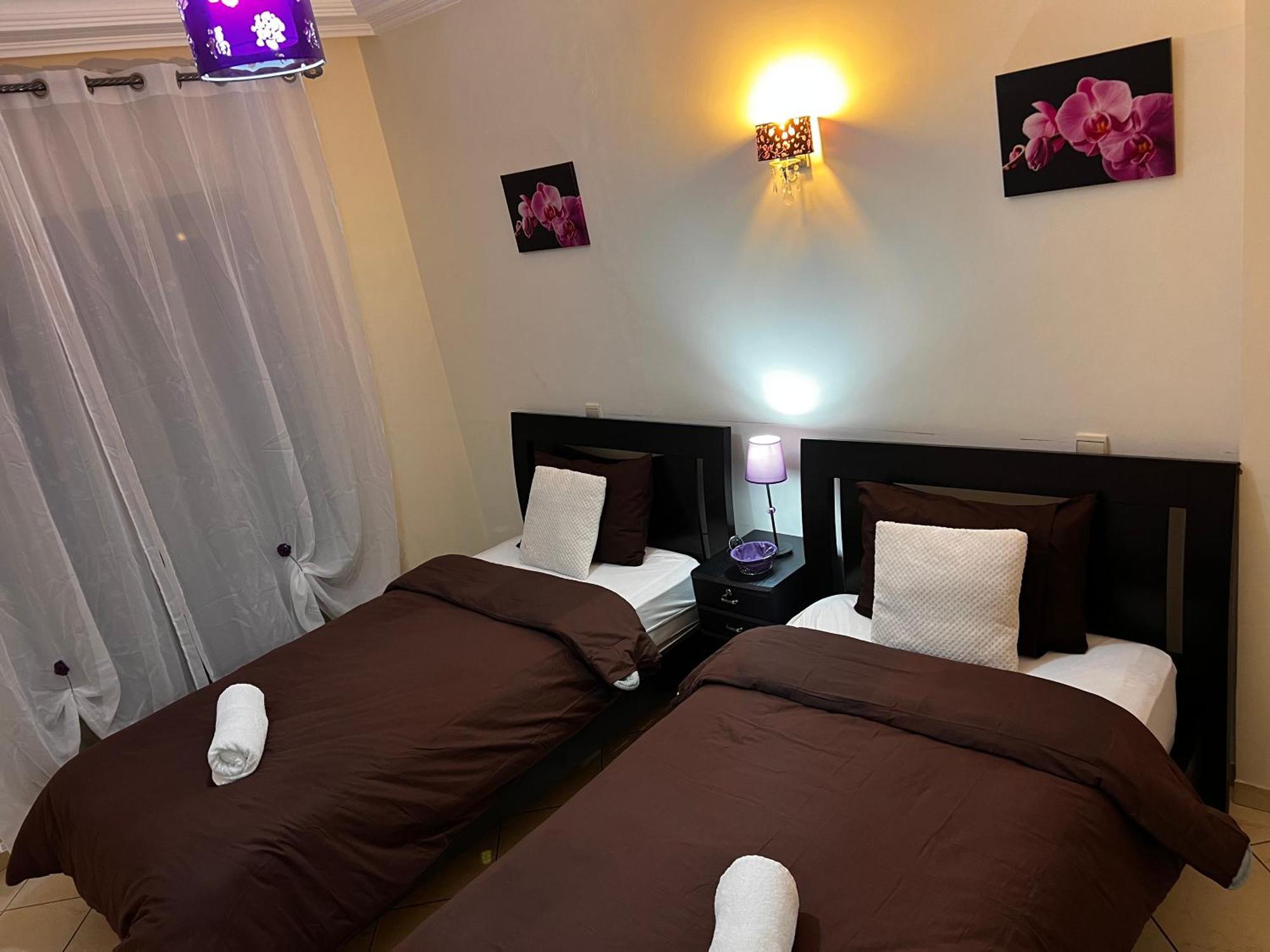 Magnifique Appartement Spacieux Confort Propre Familial 2 Chambres Salon Et Salle A Manger A 20Mn A Pied De Place Jemaa El Fina 4 Piscines Dans Espace De Golf A 12 Mn En Voitures L Entree Est Gratuit Pour La Clientele Ouvert Entre 10H Et 20H Marrakesh Exterior photo